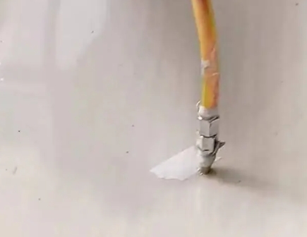 舞钢瓷砖空鼓维修公司专业解答在瓷砖铺贴过程中，如果使用的砂料过粗（如全部使用了粗砂），可能会导致以下问题